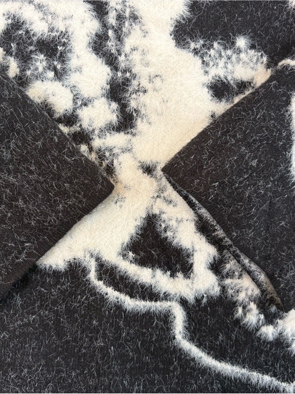 Liverpool Los Angeles Soft Fuzzy Floral Sweater Black White Crew Neck Womenβs M - Picture 6 of 12